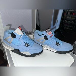Jordan 4 Retro Mid University Blue